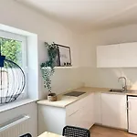 Megha Living - 2 Appartments Mit Kueche - Zentral *