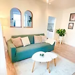 Megha Living - 2 Appartments Mit Kueche - Zentral דירה *