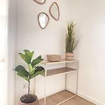 Megha Living - 2 Appartments Mit Kueche - Zentral *
