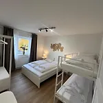Megha Living - 2 Appartments Mit Kueche - Zentral דירה ממינגן