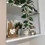 Megha Living - 2 Appartments Mit Kueche - Zentral *