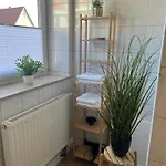 Megha Living - 2 Appartments Mit Kueche - Zentral דירה *
