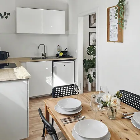 Megha Living - 2 Appartments Mit Kueche - Zentral *