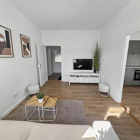 Megha Living - 2 Appartments Mit Kueche - Zentral