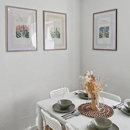 Megha Living - 2 Appartments Mit Kueche - Zentral *