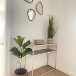 Megha Living - 2 Appartments Mit Kueche - Zentral *