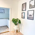 Megha Living - 2 Appartments Mit Kueche - Zentral Lejlighed *