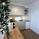 Megha Living - 2 Appartments Mit Kueche - Zentral