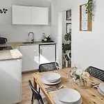 Megha Living - 2 Appartments Mit Kueche - Zentral *
