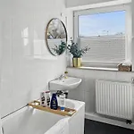 Megha Living - 2 Appartments Mit Kueche - Zentral Appartamento