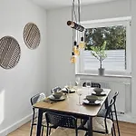 Megha Living - 2 Appartments Mit Kueche - Zentral Appartamento *