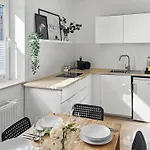 Megha Living - 2 Appartments Mit Kueche - Zentral Appartamento *
