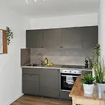 Megha Living - 2 Appartments Mit Kueche - Zentral *