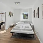 Megha Living - 2 Appartments Mit Kueche - Zentral Appartamento