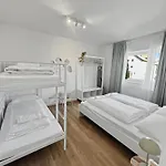Megha Living - 2 Appartments Mit Kueche - Zentral