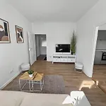 Megha Living - 2 Appartments Mit Kueche - Zentral