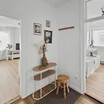 Megha Living - 2 Appartments Mit Kueche - Zentral