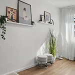 Megha Living - 2 Appartments Mit Kueche - Zentral Appartamento