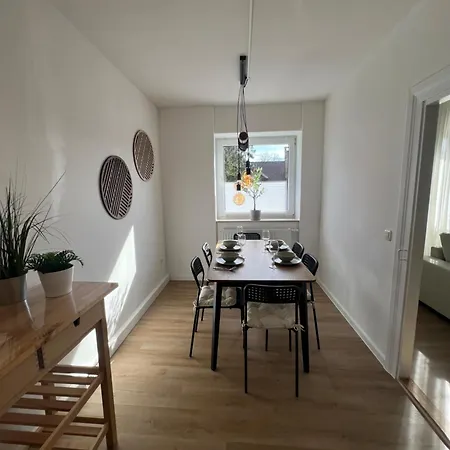 Megha Living - 2 Appartments Mit Kueche - Zentral *